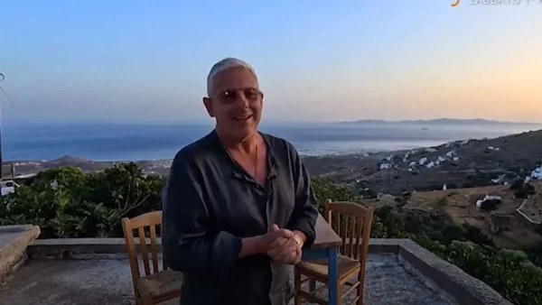 Ο Τάσος Δούσης και οι Εικόνες μας ταξιδεύουν στην πανέμορφη Τήνο