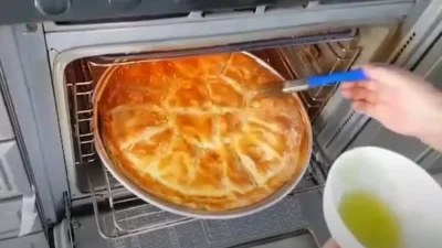 Με κρέμα μπεσαμέλ και τραγανό φύλλο - Πολίτικη τυρόπιτα από την Βέφα Αλεξιάδου
