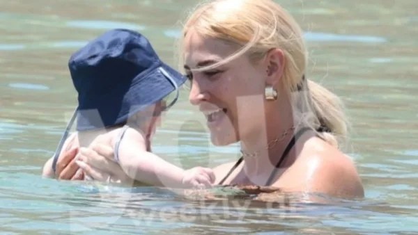 Αγκαλιά με το γιο της στο ηλιοβασίλεμα της Σαντορίνης - Η συγκινητική εξομολόγηση της Ιωάννας Τούνη