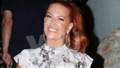 Φοβερά ανανεωμένη η Σίσσυ Χρηστίδου - Έκανε μπαμ το μαύρισμα στα πόδια της με το μίνι φόρεμα που διάλεξε