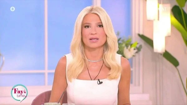 Fay's Time: Βαθιά συγκινημένη και πληγωμένη η Φαίη Σκορδά στην πρεμιέρα - «Οι εικόνες, το πένθος, οι άνθρωποι που χάσαμε...»