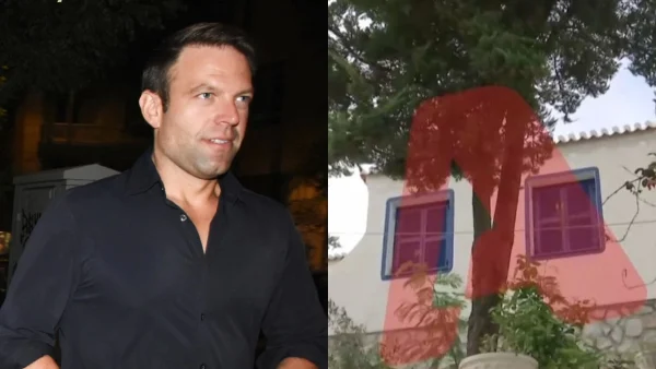 Πάνω στην παραλία των Σπετσών - Μικρό γαλανόλευκο παλατάκι το εξοχικό της οικογένειας Κασσελάκη