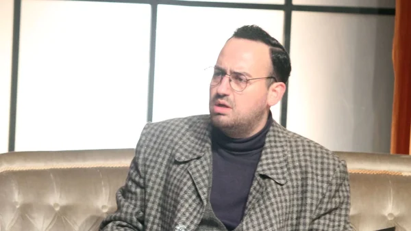 Καθ' οδόν για το νοσοκομείο ο Μαυρίκιος Μαυρικίου με ασθενοφόρο - Λιποθύμησε λίγο πριν βγει στον αέρα εκπομπής (Βίντεο)