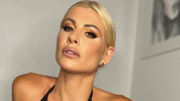 ''Λιώνει'' από έρωτα η Ευρυδίκη Παπαδοπούλου - Το παθιασμένο φιλί στο στόμα του συντρόφου της