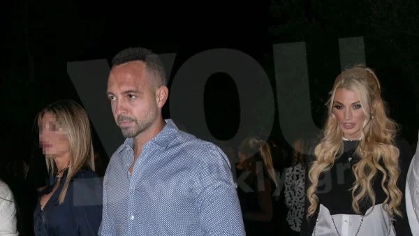Η Κωνσταντίνα Σπυροπούλου μαζί με τον Βασίλη Σταθοκωστόπουλο στο Ηρώδειο: Η κομψή εμφάνισή της