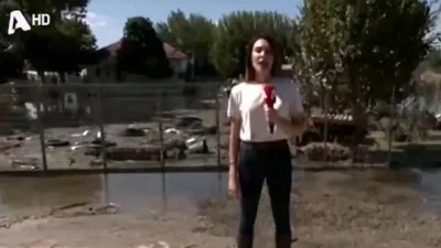 Διαφορετική πρεμιέρα για την Τατιάνα Στεφανίδου: «Κάποιοι μας λένε δημοσιογράφους του λευκού κολλάρου» - Με γαλότσες και μικρόφωνο στο χέρι στις πλημμύρες