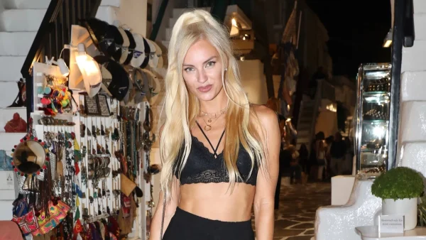 Η Τζούλια Νόβα με το πιο σούπερ barbie beauty look που θα θες να αντιγράψεις ASAP