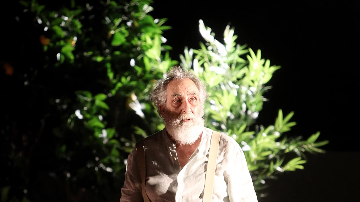 Κώστας Αρζόγλου: «Κάποια στιγμή με παίρνει τηλέφωνο η Αλίκη Βουγιουκλάκη και μου λέει...» - Εξομολογείται άγνωστες ιστορίες της ζωής του