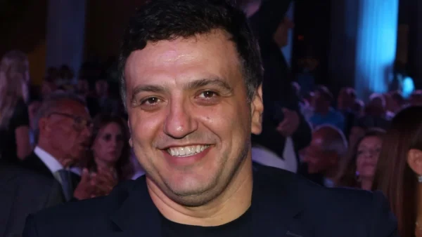 «Μακάρι να με αξιώσει ο Θεός να σε δω με τη στολή αυτή» - Η τρυφερή φωτογραφία του Βασίλη Κικίλια με το γιο του για την 28η Οκτωβρίου