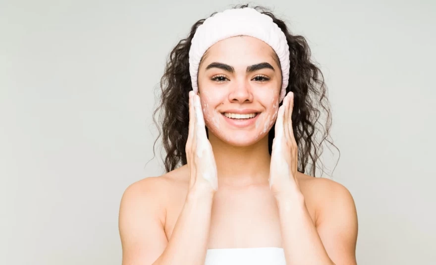 woman_face_cleansing