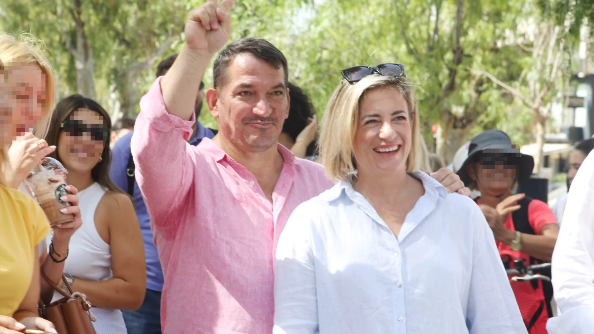 «Όλα Σ’ Αγαπάνε...» - Η κοινή εμφάνιση του Πύρρου Δήμα και της Αφροδίτης Σκαφίδα στα γενέθλια της Βρισηίδας Ανδριώτου