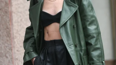 Must-have: To μαύρο leather top από τα Zara μόνο με €9,99