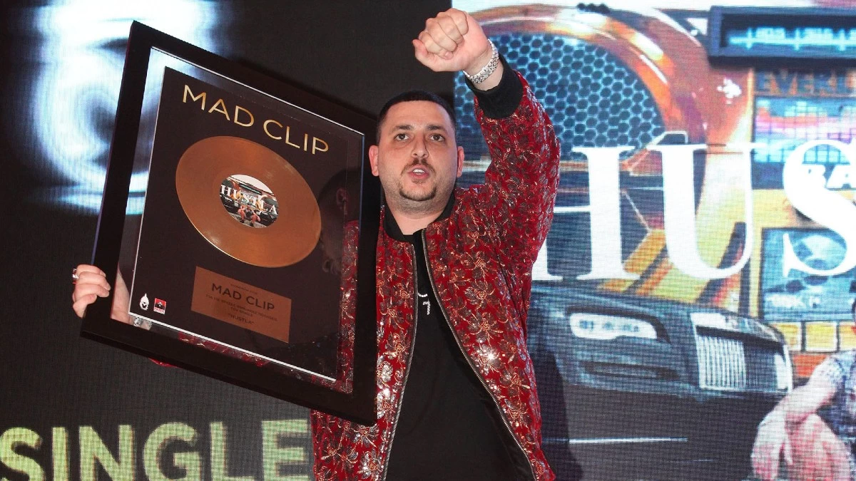 Mad Clip: Άγνωστοι βανδάλισαν τον τάφο του