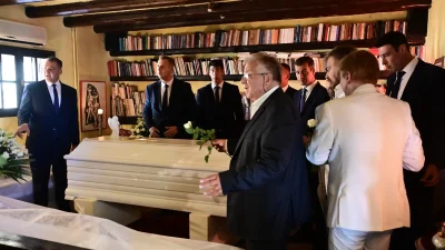 Ένταση στην τελετή αποχαιρετισμού της Μαίρης Χρονοπούλου - Τι συνέβη με το φέρετρο