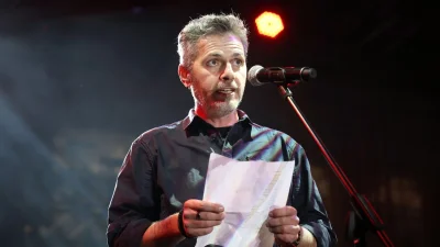 Ο Πρώτος από Εμάς: «Ή μήπως αυτό φοβάστε;» - Η ανάρτηση "φωτιά" του Μάριου Αθανασίου για την σκηνή του φιλιού