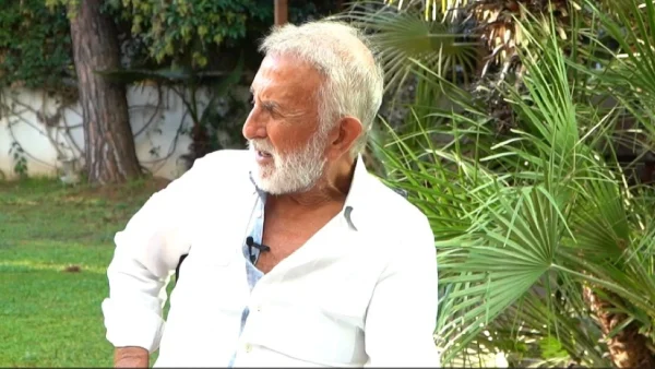 Αποκλειστικό - Αργύρης Παπαργυρόπουλος: Μας ξεναγεί στη βίλα του και στο δωμάτιο που κοιμήθηκε ο Αλέν Ντελόν