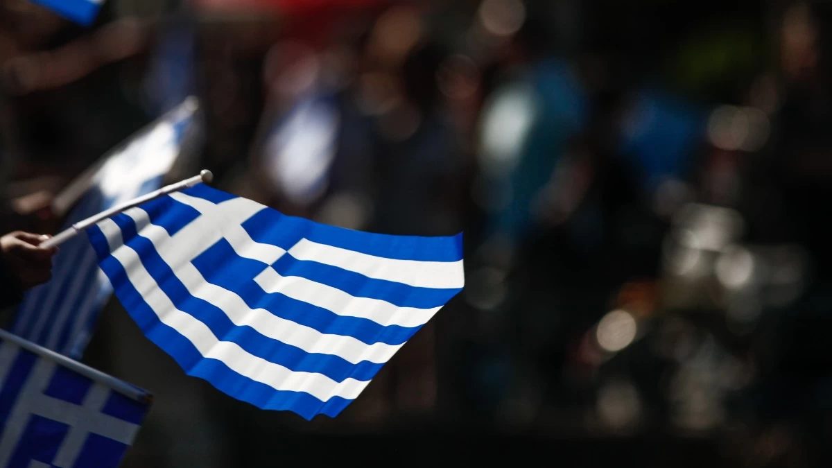 28η Οκτωβρίου: Τρόμος κατά την διάρκεια της μαθητικής παρέλασης - Άντρας εισέβαλε με ματωμένη σημαία του Ισραήλ