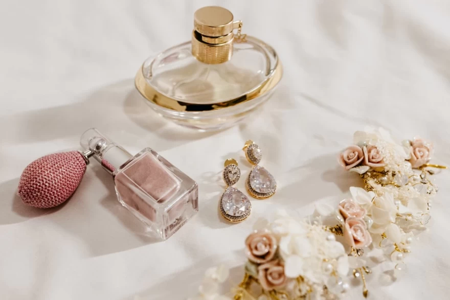 Perfume bar: 6 αρώματα που μυρίζουν φθινόπωρο! Ποιά είναι και πόσο κοστίζουν;