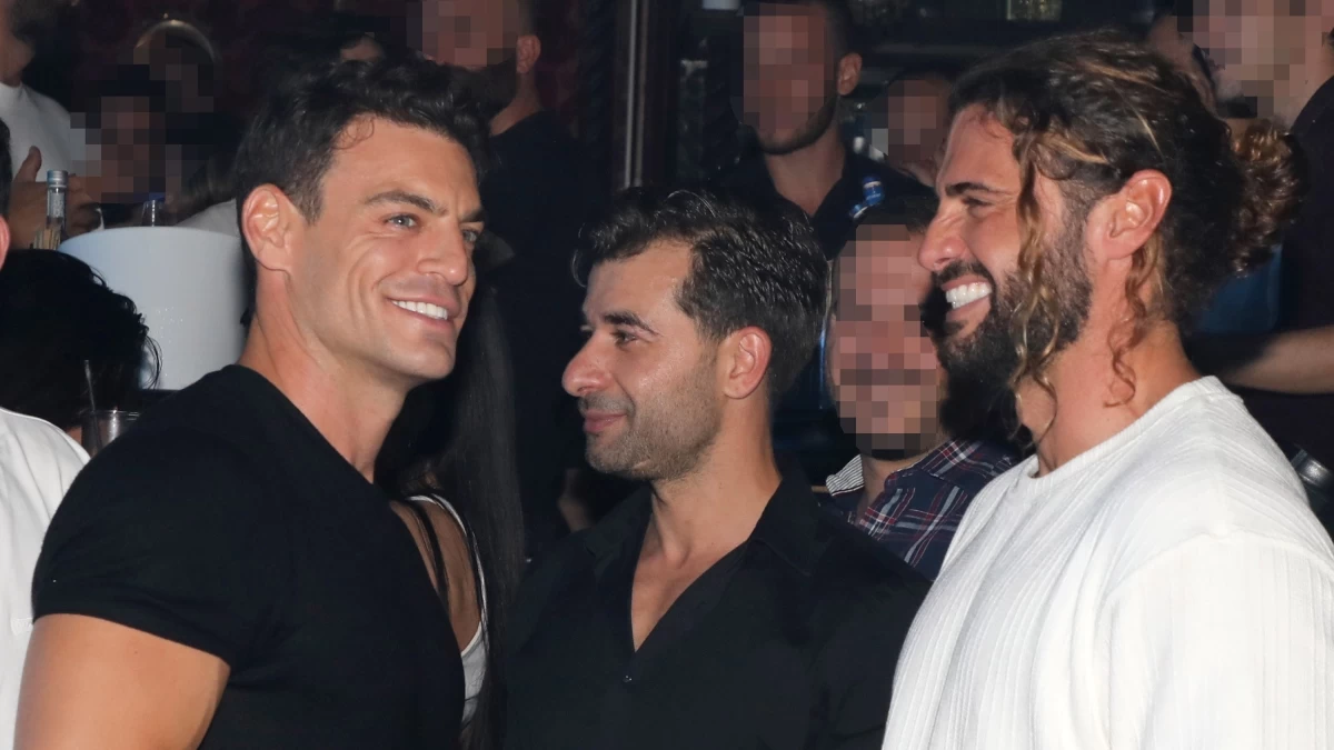 Ο ένας στα λευκά και ο άλλος στα μαύρα - Τα νυχτοπερπατήματα του Κωνσταντίνου Βασάλου και του Δημήτρη Φιντιρίκου στα μπουζούκια