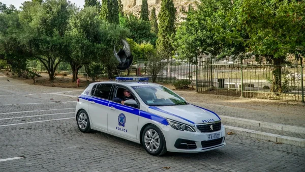 Σε κωματώδη κατάσταση η 16χρονη κόρη πολύ γνωστού δημοσιογράφου - Βρέθηκε στο Βύρωνα αναίσθητη υπό την επήρεια ναρκωτικών