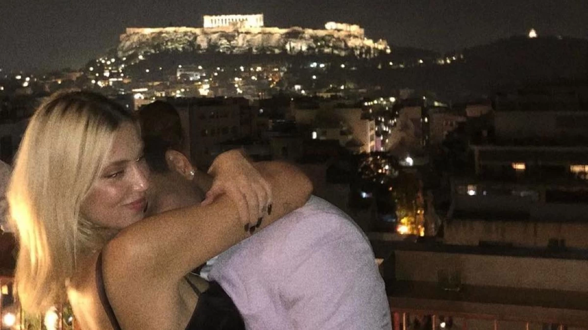 Με τζάκι και μεγάλες τζαμαρίες: Το σπίτι που μένει ο Χρήστος Μάστορας και η Γαρυφαλλιά Καληφώνη