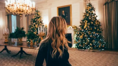 3 εργαλεία μαλλιών για τέλεια party hair-looks που θα σε βάλουν από τώρα στο απόλυτο Xmas mood!