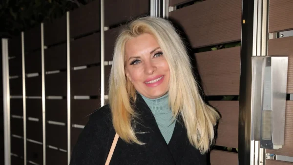 «Όταν θέλω να σχολιάσω κάτι στις κόρες μου στο Instagram...» - Η αποκάλυψη της Ελένης Μενεγάκη ζωντανά στην εκπομπή της