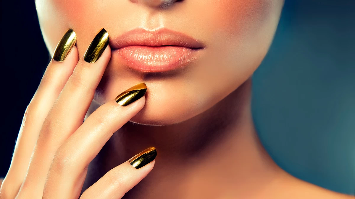 Metallic nails: 8 μανικιούρ - έμπνευση σε μεταλλική απόχρωση για το επόμενο ραντεβού σου στο nail salon!