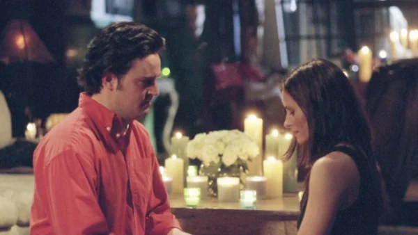 Matthew Perry: Η "Μόνικα" αποχαιρέτησε τον "Τσάντλερ" και μας διηγείται ιστορίες από "Τα Φιλαράκια"