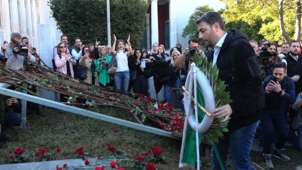 Επεισόδια στο Πολυτεχνείο με πρωταγωνιστή τον Νίκο Ανδρουλάκη - Του πετούσαν καφέδες και τον γιούχαραν