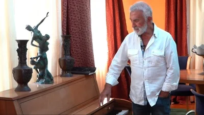 Αργύρης Παπαργυρόπουλος: Ο έρωτας του πολιτικού, το πιάνο του Καρβέλα και το πορτραίτο της Βίσση