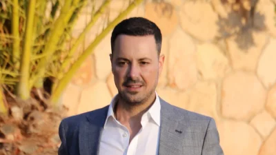 Συνελήφθη ο Πέτρος Κουσουλός μετά από μήνυση της Ρούλας Πισπιρίγκου