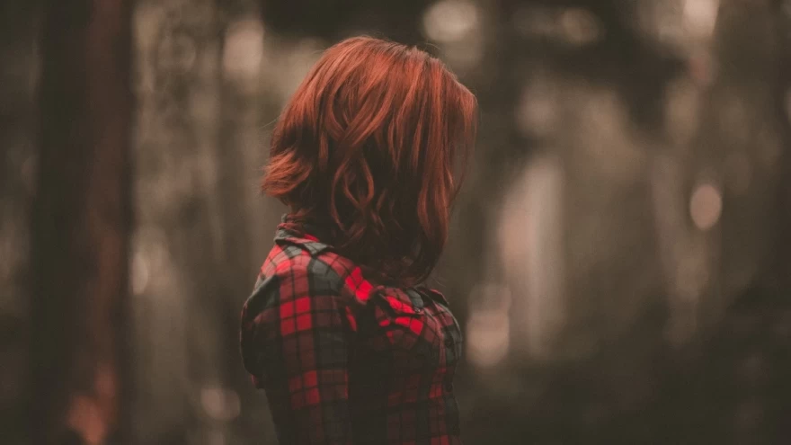 red_hair_woman