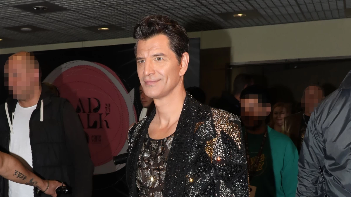 Σταμάτησε ολόκληρο το πρόγραμμα στο Έναστρον - Το απίστευτο περιστατικό του Σάκη Ρουβά με θαυμάστρια