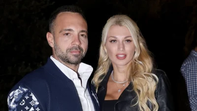 «Αυτό είναι έρωτας» - Το τρυφερό φιλί της Κωνσταντίνα Σπυροπούλου & του Βασίλη Σταθοκωστόπουλο στο στόμα στο ταξίδι τους στη Βενετία