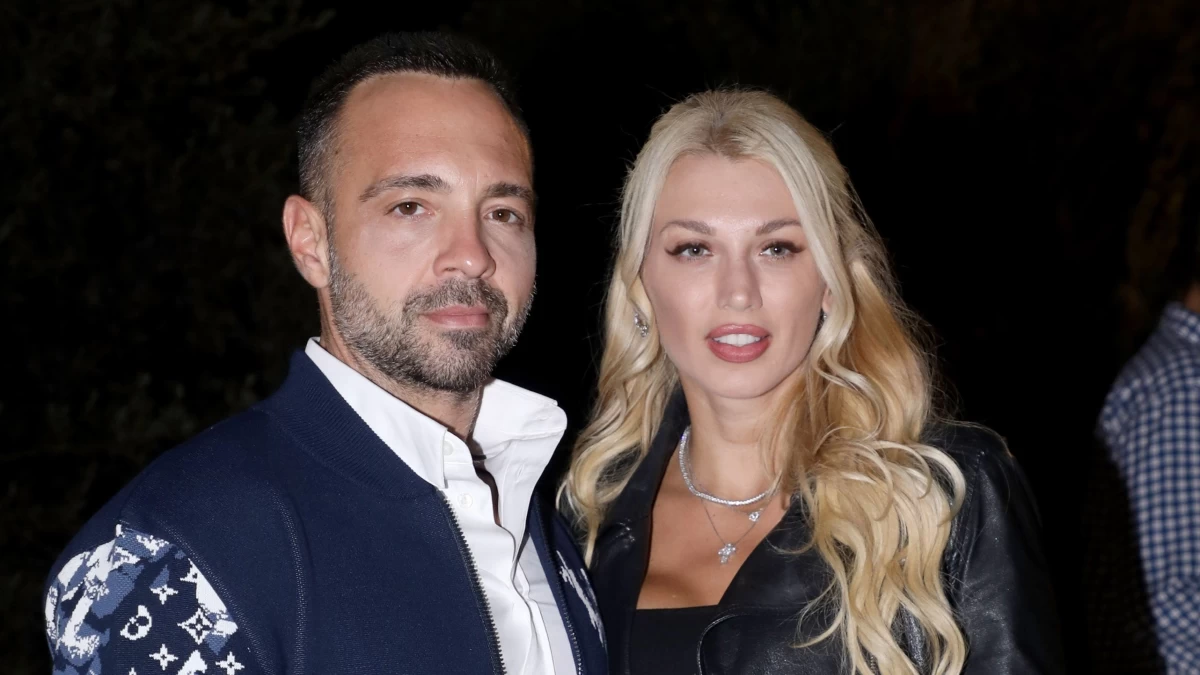 «Αυτό είναι έρωτας» - Το τρυφερό φιλί της Κωνσταντίνα Σπυροπούλου & του Βασίλη Σταθοκωστόπουλο στο στόμα στο ταξίδι τους στη Βενετία
