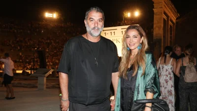 Το βλέμμα του τα "λέει" όλα - Η αντίδραση του Βασίλη Μπισμπίκη στο τσιφτετέλι της Δέσποινας Βανδή