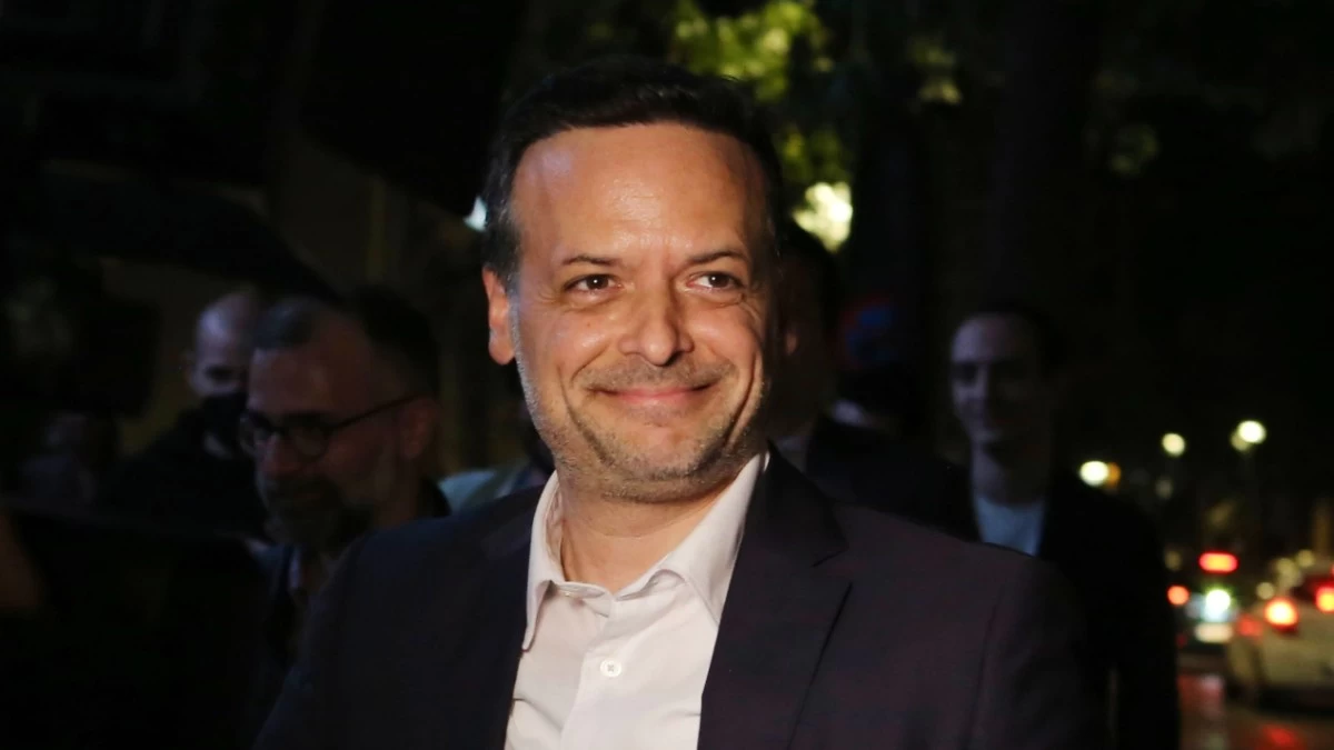 Μελαχρινή καλλονή με πτυχία που μιλά 5 γλώσσες - Ο δήμαρχος Αθηναίων, Χάρης Δούκας έκανε το επόμενο βήμα με την 28χρονη σύντροφό του