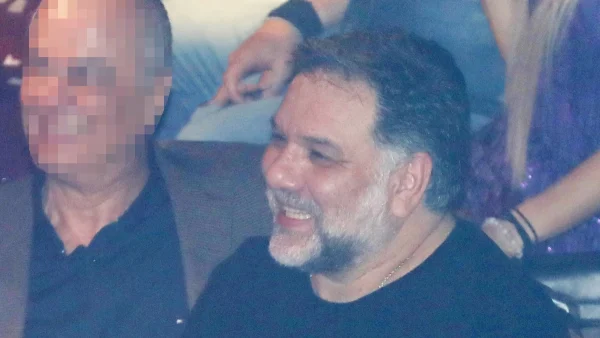 «Επειδή ο γέρος πάει ή από πέσιμο ή από... μου έφερε...» - Το δώρο της νύφης του Γρηγόρη Αρναούτογλου για τα γενέθλιά του