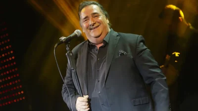 Βασίλης Καρράς: «Απ' τον Βορρά μέχρι τον Νότο» - Πώς γράφτηκε ο ύμνος που τον συνόδεψε στην τελευταία του κατοικία!