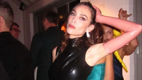 Μπράβο - H Alexa Chung μόλις φόρεσε 3 τάσεις που θα κυριαρχήσουν το 2024