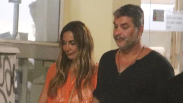 Δεκάδες τα φαγητά στο σπίτι της Δέσποινας Βανδή - Έκανε ρεβεγιόν με τον Βασίλη Μπισμπίκη και φίλους τους (Βίντεο)