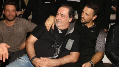 Βασίλης Καρράς: «Εμείς που γνωρίσαμε την ευαίσθητη καρδιά σου...» - Το σπαρακτικό μήνυμα του Νίκου Βέρτη και η σπάνια φωτογραφία τους για το τελευταίο "Αντίο" στο μεγάλο καλλιτέχνη