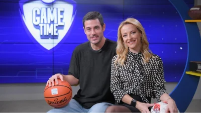 Ο Κώστας Μαρτάκης παίζει μπάλα στο OΠΑΠ Game Time