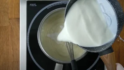 Για να μην σβολιάσει ή γίνει νερουλή - Τα μυστικά στις αναλογίες και στο βράσιμο για να βγει τέλεια η μπεσαμέλ