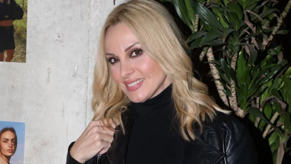 «Καμιά φορά τα λέμε και με τους φίλους μας μεταξύ μας...» - Το σχόλιο της Πέγκυς Ζήνα για το τραγούδι "Άδωνης"