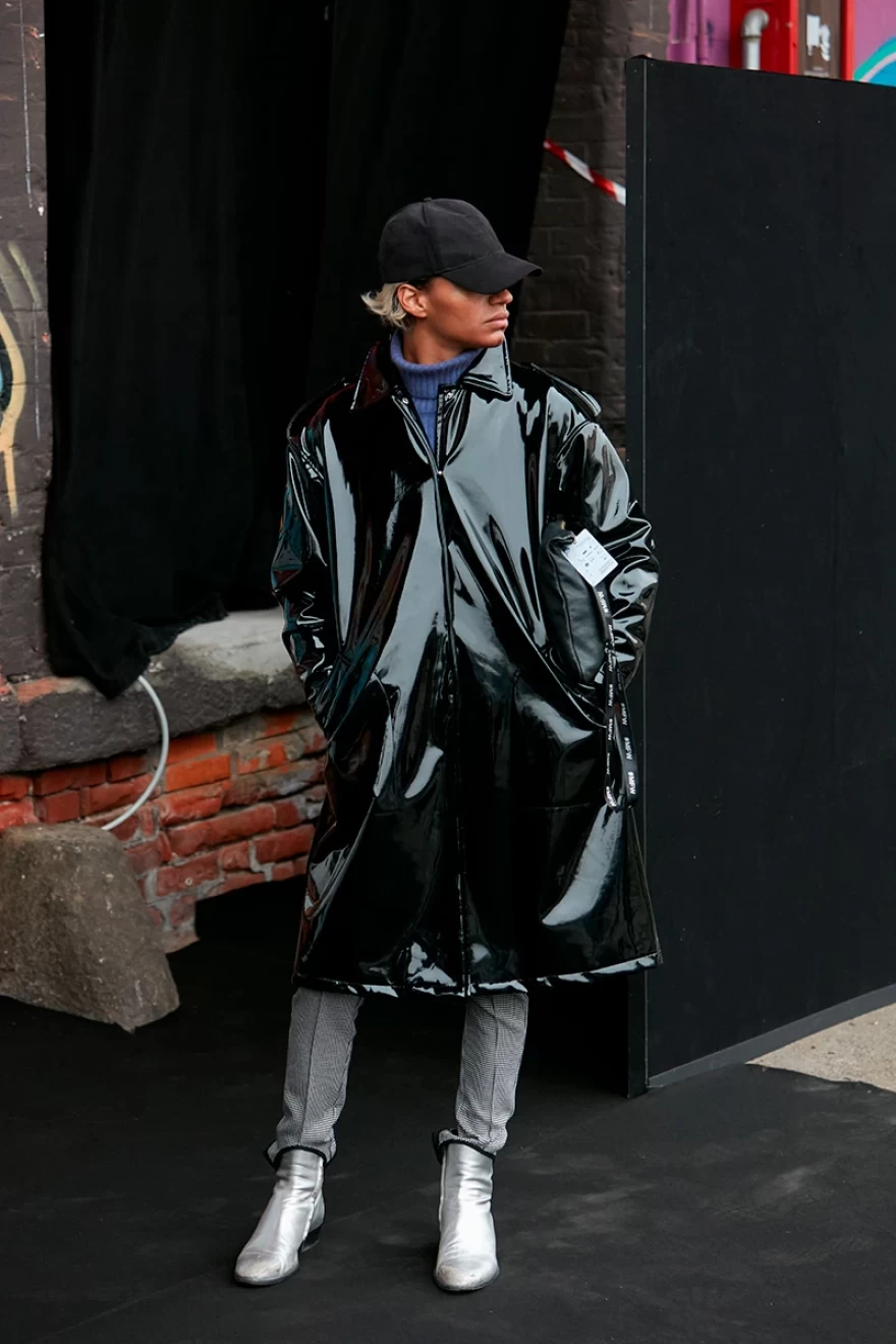 ασημί μποτάκια street style
