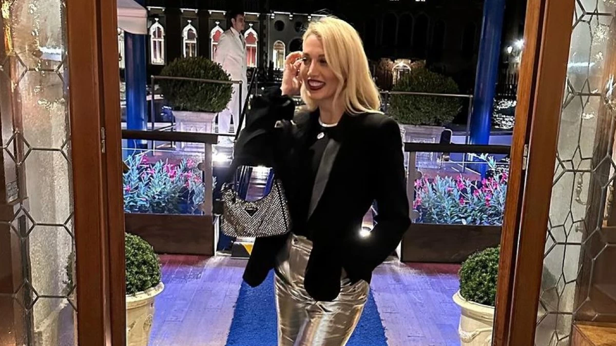 Η Κωνσταντίνα Σπυροπούλου φόρεσε το πιο minimal party look και θέλουμε να την αντιγράψουμε ASAP