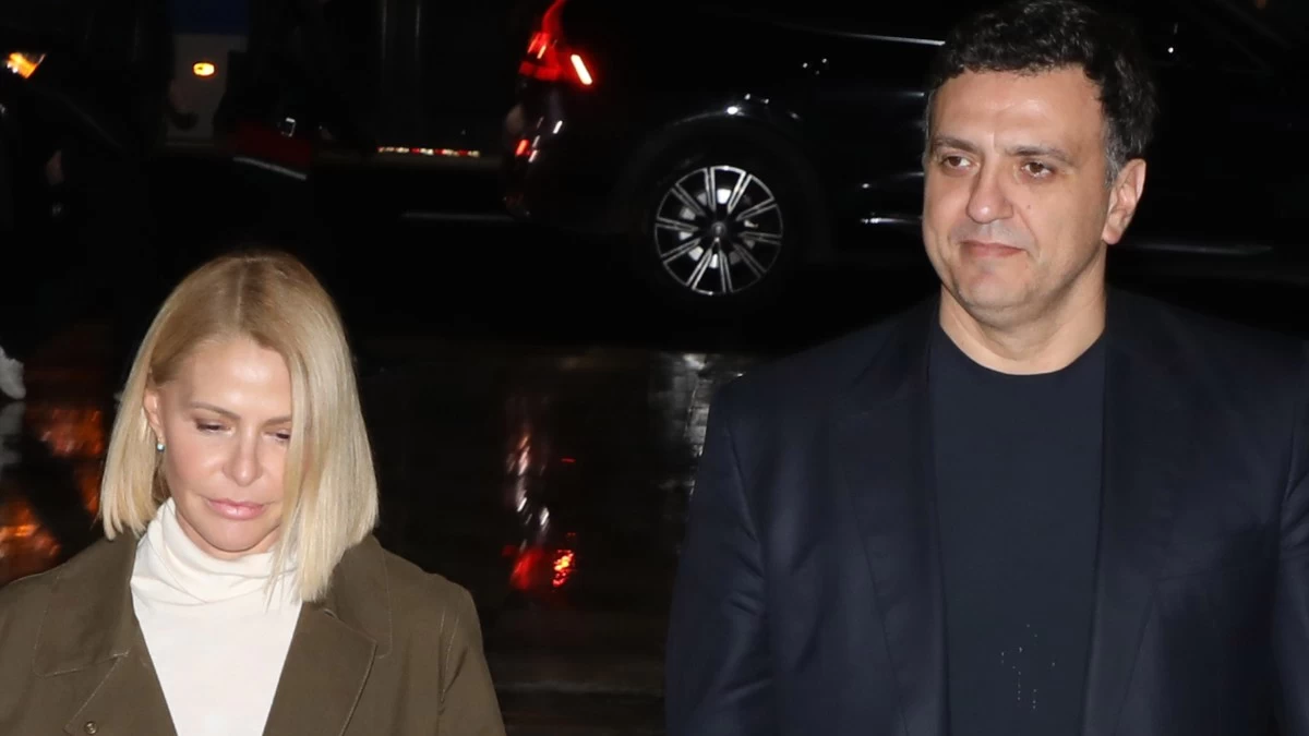 Βασίλης Κικίλιας: Ντύθηκε Άγιος Βασίλης για χάρη του γιου του - Η τρυφερή φωτογραφία με την Τζένη Μπαλατσινού στο σπίτι τους