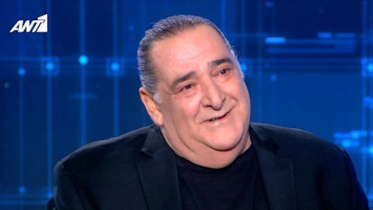 Βασίλης Καρράς: «Έχασα τον πατέρα μου στα 17. Ήταν οικοδόμος και η μητέρα μου...» - Η οικογένεια, ο "πόλεμος" και τα πισώπλατα μαχαιρώματα